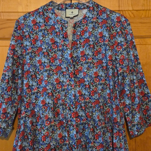 Tuckernuck Dresses & Skirts - Tuckernuck Royal Shirt Dress Size Medium Queens Garden Floral Blue Red